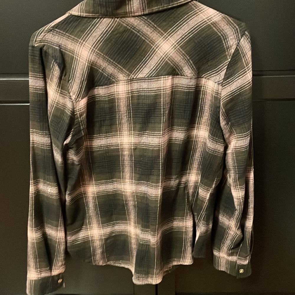 NWOT Passport women’s light flannel long sleeve button down top size M. - Picture 5 of 10